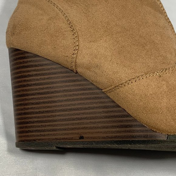 David Aaron Tan Suede Wedge Ankle Boots Size 6.5 - Picture 2 of 11